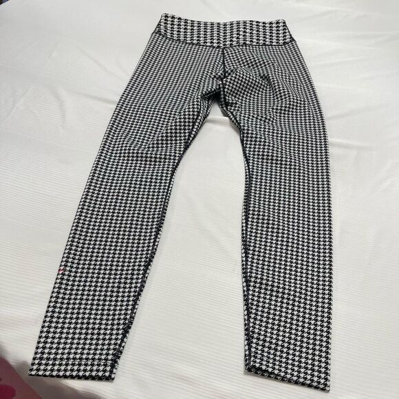 Nike Dri Fit Women’s Houndstooth Leggings Size Medium - Picture 8 of 9